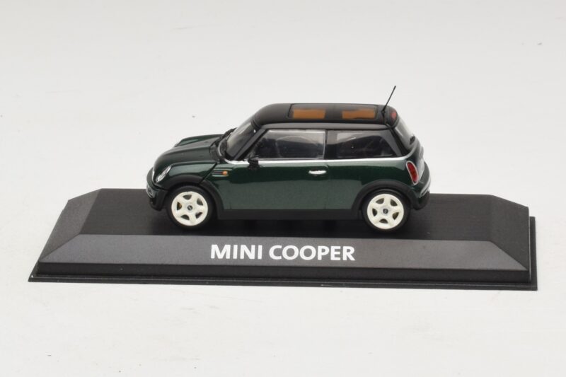 Mini Cooper S R53 Mörkgrön Med Svart Tak Minichamps 1:43 MINI023 Metall