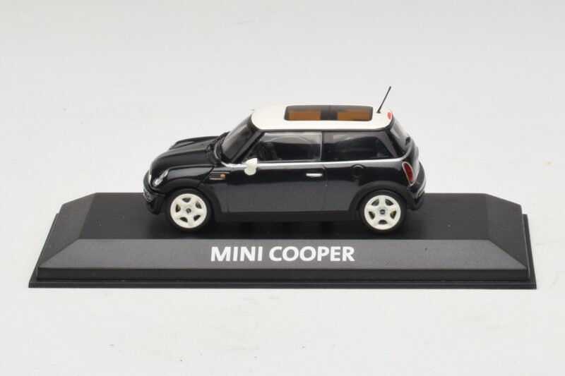 Mini Cooper S R53 Mörkgrön Med Panoramatak Minichamps 1:43 Mini Cooper S R53 Mörkgrön Med Panoramatak Minichamps 1:43 MINI015 Metall