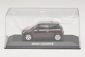 Mini Cooper S R53 Mörkröd Med Svart Tak Minichamps 1:43 MINI028 Metall — bild 4 av 5
