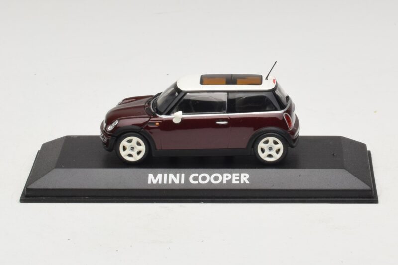 Mini Cooper S R53 Mörkröd Med Panoramatak Minichamps 1:43 Mini Cooper S R53 Mörkröd Med Panoramatak Minichamps 1:43 MINI019 Metall