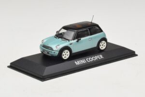 Mini Cooper S R53 Ljusblå Metallic Med Svart Tak Minichamps 1:43 MINI030 Metall — bild 2 av 4