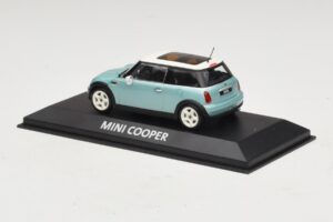 Mini Cooper S R53 Ljusblå Metallic Med Panoramatak Minichamps 1:43 MINI018 Metall — bild 3 av 4