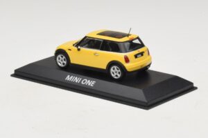 Mini Cooper S R53 Liquid Yellow Med Panoramatak Minichamps 1:43 MINI013 Metall — bild 3 av 4