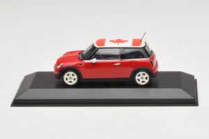 Mini Cooper S R53 Röd Med Kanadensisk Flagga Minichamps 1:43 MINI017 Metall