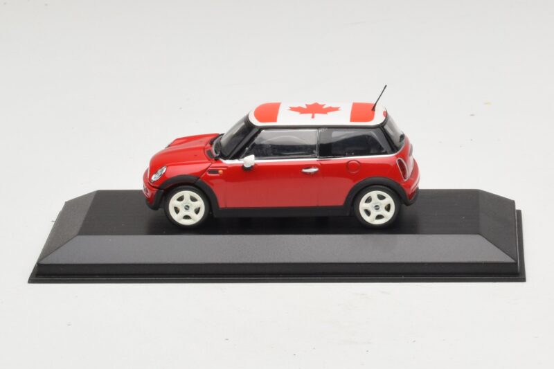 Mini Cooper S R53 Röd Med Kanadensisk Flagga Minichamps 1:43 MINI017 Metall