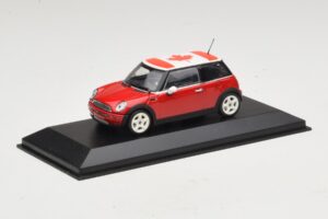 Mini Cooper S R53 Röd Med Kanadensisk Flagga Minichamps 1:43 MINI017 Metall — bild 2 av 5