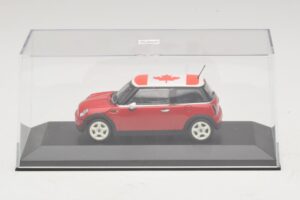 Mini Cooper S R53 Röd Med Kanadensisk Flagga Minichamps 1:43 MINI017 Metall — bild 4 av 5