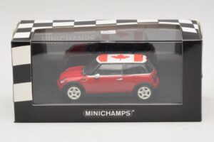 Mini Cooper S R53 Röd Med Kanadensisk Flagga Minichamps 1:43 MINI017 Metall — bild 5 av 5