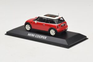 Mini Cooper S R53 Röd Med Panoramatak Minichamps 1:43 MINI024 Metall — bild 3 av 5