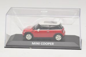 Mini Cooper S R53 Röd Med Panoramatak Minichamps 1:43 MINI024 Metall — bild 4 av 5