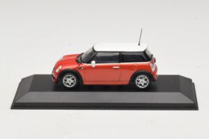 Mini Cooper S R53 Röd Med Vitt Tak Minichamps 1:43 MINI025 Metall