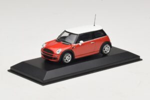 Mini Cooper S R53 Röd Med Vitt Tak Minichamps 1:43 MINI025 Metall — bild 2 av 5