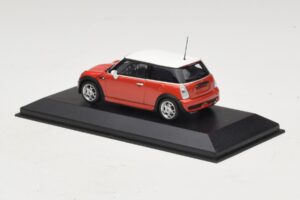 Mini Cooper S R53 Röd Med Vitt Tak Minichamps 1:43 MINI025 Metall — bild 3 av 5