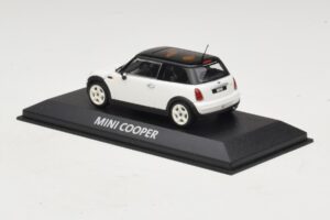 Mini Cooper S R53 Vit Med Svart Tak Minichamps 1:43 MINI027 Metall — bild 3 av 4