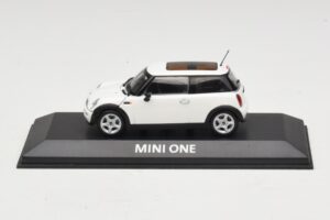 Mini Cooper S R53 Vit Med Panoramatak Minichamps 1:43 MINI020 Metall