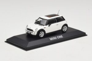 Mini Cooper S R53 Vit Med Panoramatak Minichamps 1:43 MINI020 Metall — bild 2 av 5