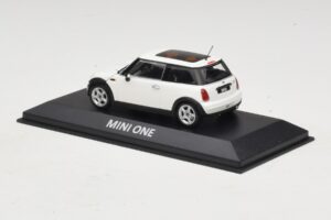 Mini Cooper S R53 Vit Med Panoramatak Minichamps 1:43 MINI020 Metall — bild 3 av 5