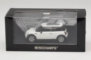 Mini Cooper S R53 Vit Med Panoramatak Minichamps 1:43 MINI020 Metall — bild 5 av 5