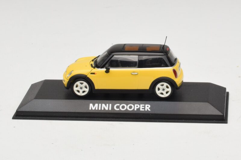 Mini Cooper S R53 Gul Med Svart Tak Minichamps 1:43 MINI031 Metall