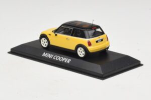 Mini Cooper S R53 Gul Med Svart Tak Minichamps 1:43 MINI031 Metall — bild 3 av 4