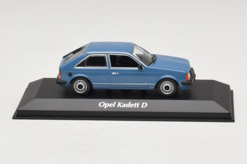 Opel Kadett D Blå Maxichamps 1:43 940044100 Metall
