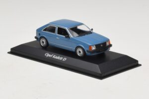 Opel Kadett D Blå Maxichamps 1:43 940044100 Metall — bild 3 av 5