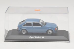 Opel Kadett D Blå Maxichamps 1:43 940044100 Metall — bild 4 av 5