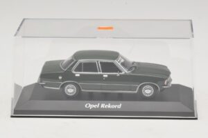 Opel Rekord D Mörkgrön Maxichamps 1:43 940044001 Metall — bild 4 av 5