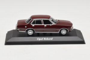Opel Rekord D Mörkröd Maxichamps 1:43 940044000 Metall