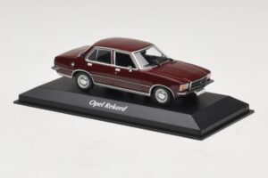 Opel Rekord D Mörkröd Maxichamps 1:43 940044000 Metall — bild 3 av 5