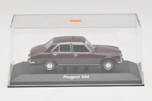 Peugeot 504 Mörkröd Maxichamps 1:43 940112500 Metall — bild 4 av 5