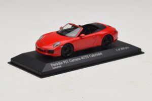 Porsche 911 991.1 Carrera 4 GTS Cabriolet Röd Minichamps 1:43 410067330 Metall — bild 2 av 5