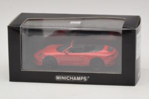 Porsche 911 991.1 Carrera 4 GTS Cabriolet Röd Minichamps 1:43 410067330 Metall — bild 5 av 5