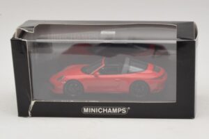 Porsche 911 991.1 Targa 4 GTS Röd Minichamps 1:43 410067340 Metall — bild 5 av 5