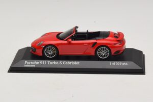 Porsche 911 991.1 Turbo S Cabriolet Röd Minichamps 1:43 410067180 Metall