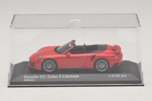 Porsche 911 991.1 Turbo S Cabriolet Röd Minichamps 1:43 410067180 Metall — bild 4 av 5