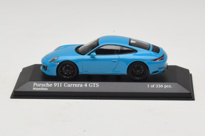 Porsche 911 991.2 Carrera 4 GTS Miami Blue Minichamps 1:43 410067322 Metall