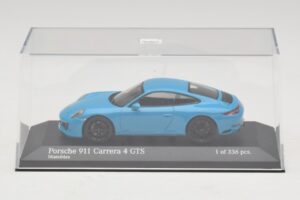 Porsche 911 991.2 Carrera 4 GTS Miami Blue Minichamps 1:43 410067322 Metall — bild 4 av 5