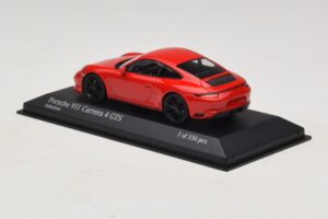 Porsche 911 991.2 Carrera 4 GTS Röd Minichamps 1:43 410067320 Metall — bild 3 av 5