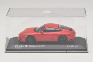 Porsche 911 991.2 Carrera 4 GTS Röd Minichamps 1:43 410067320 Metall — bild 4 av 5