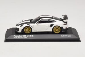 Porsche 911 991.2 GT2 RS Weissach Package Vit Minichamps 1:43 410067222 Metall