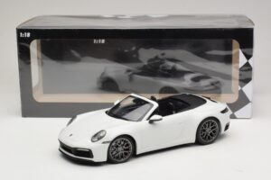 Porsche 911 992 Carrera 4S Cabriolet Vit Minichamps 1:18 155067330 Metall — bild 6 av 6