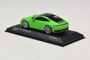 Porsche 911 992 Carrera 4S Grön Minichamps 1:43 410069322 Metall — bild 3 av 5