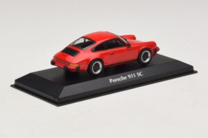 Porsche 911 SC Röd Maxichamps 1:43 940062021 Metall — bild 2 av 5