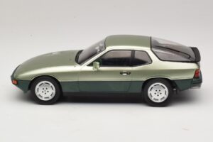 Porsche 924 Turbo Ljusgrön & Mörkgrön MCG 1:18 MCG18660 Metall — bild 3 av 6