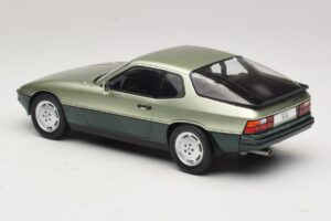 Porsche 924 Turbo Ljusgrön & Mörkgrön MCG 1:18 MCG18660 Metall — bild 5 av 6