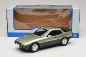 Porsche 924 Turbo Ljusgrön & Mörkgrön MCG 1:18 MCG18660 Metall — bild 6 av 6