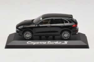 Porsche Cayenne 958 Turbo S Svart Minichamps 1:43 WAP0200220E Metall