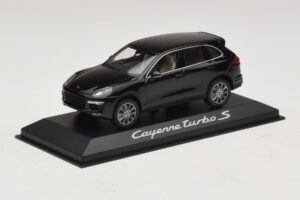 Porsche Cayenne 958 Turbo S Svart Minichamps 1:43 WAP0200220E Metall — bild 2 av 5