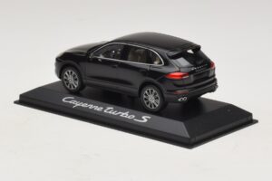 Porsche Cayenne 958 Turbo S Svart Minichamps 1:43 WAP0200220E Metall — bild 3 av 5